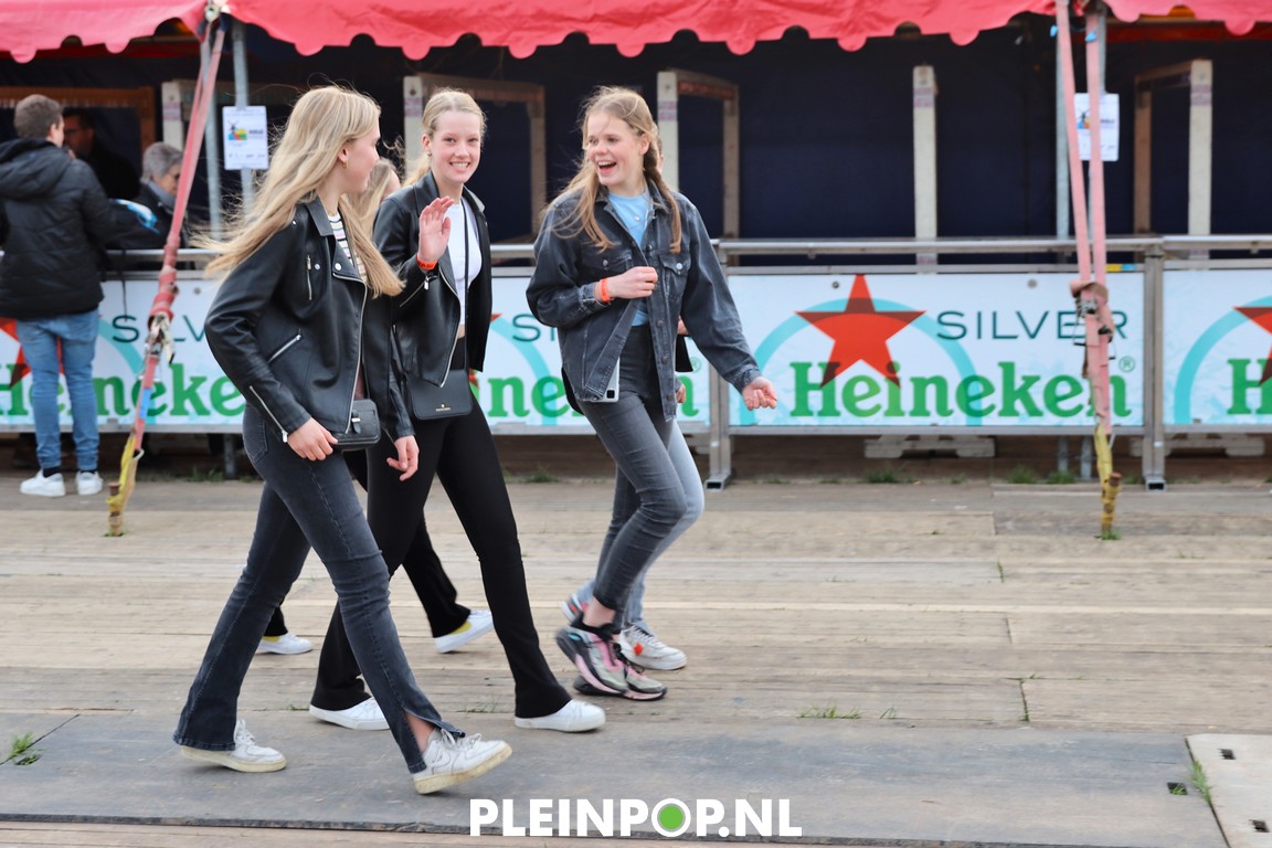 V R I J D A G     (22)